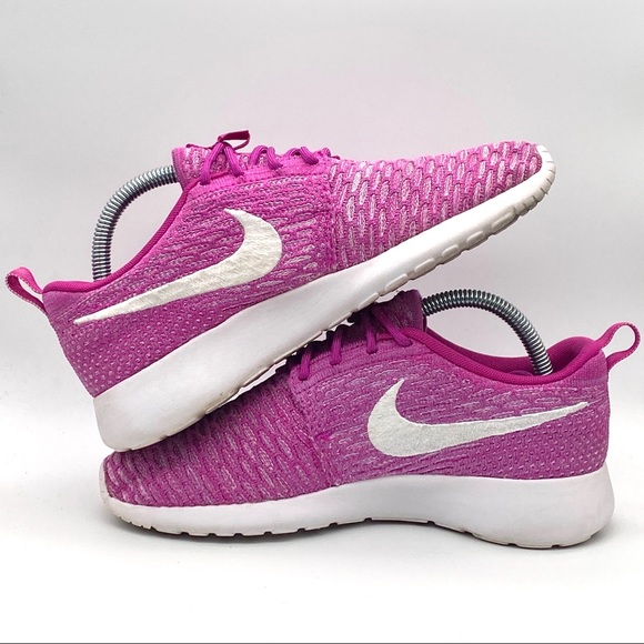 Nike Womens Roshe Run Flyknit Running Shoes - Picture 2 of 8